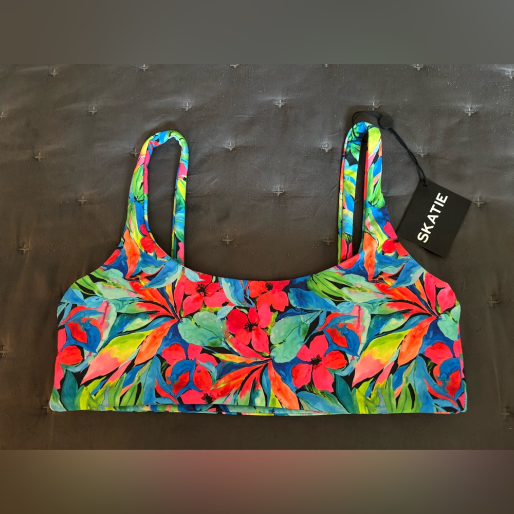Skatie Mya Top in Acapulco